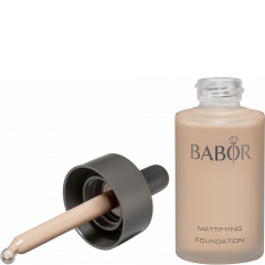 “Folyékony púder” az élénk matt arcbőrért. Mattifying Foundation Ivory Beige